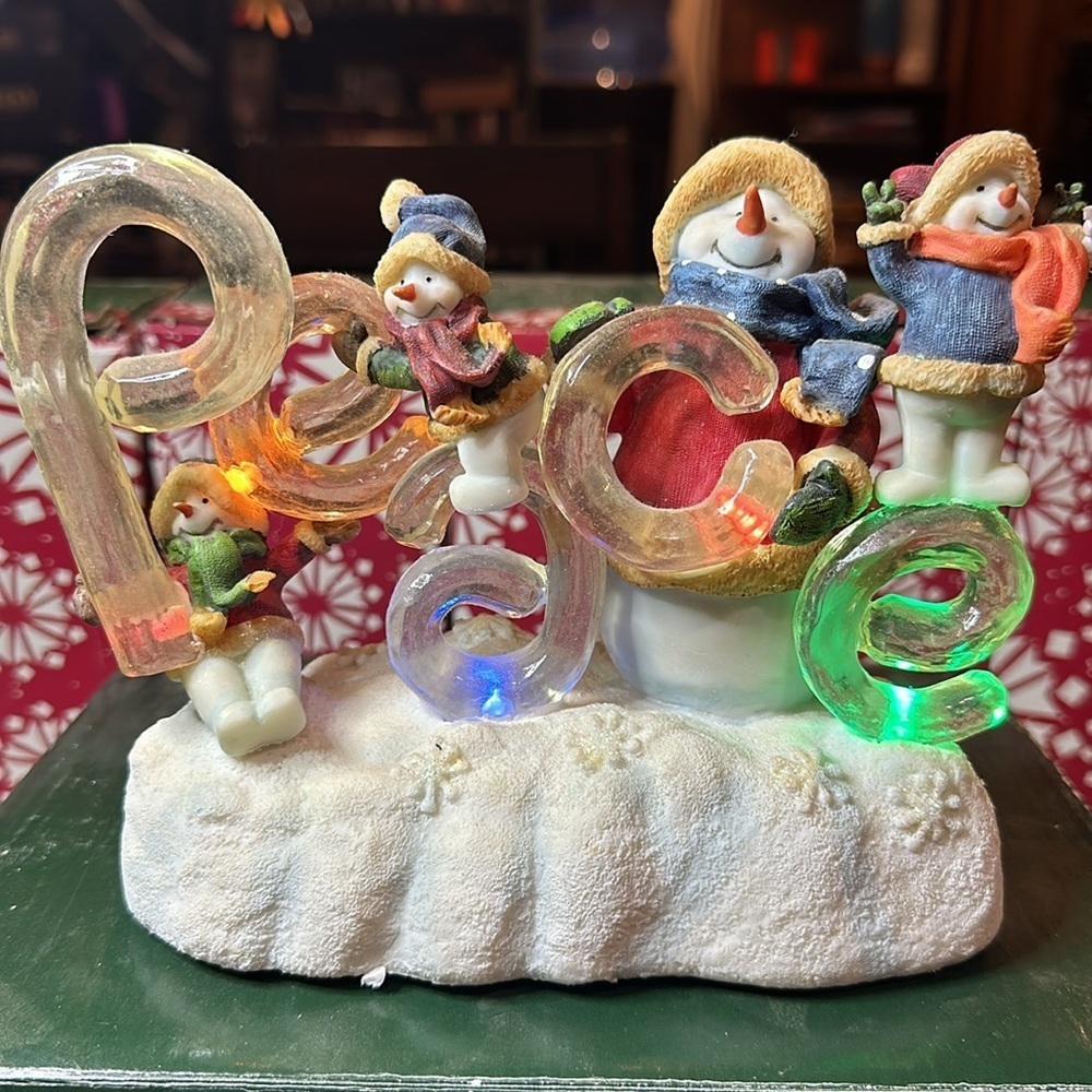 Christmas LED Lighted Peace figurine​​​ - Picture 2 of 6